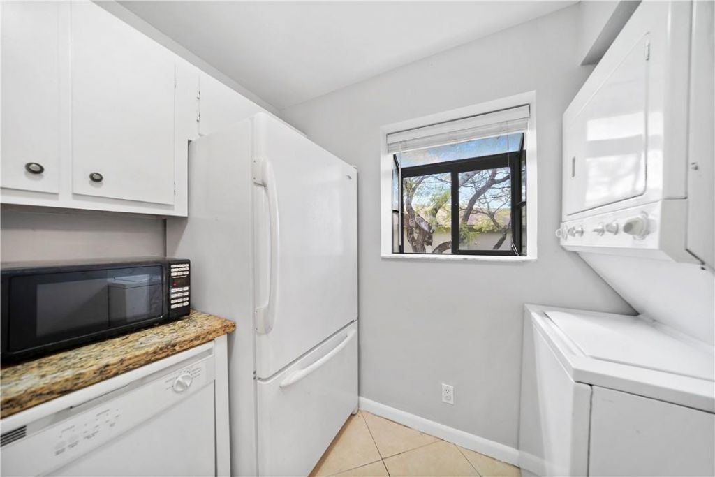 503 Gardens Drive, Unit 202, Pompano Beach, FL 33069 Photo