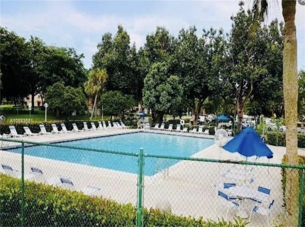 503 Gardens Drive, Unit 202, Pompano Beach, FL 33069 Photo