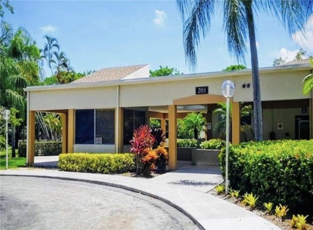 503 Gardens Drive, Unit 202, Pompano Beach, FL 33069 Photo