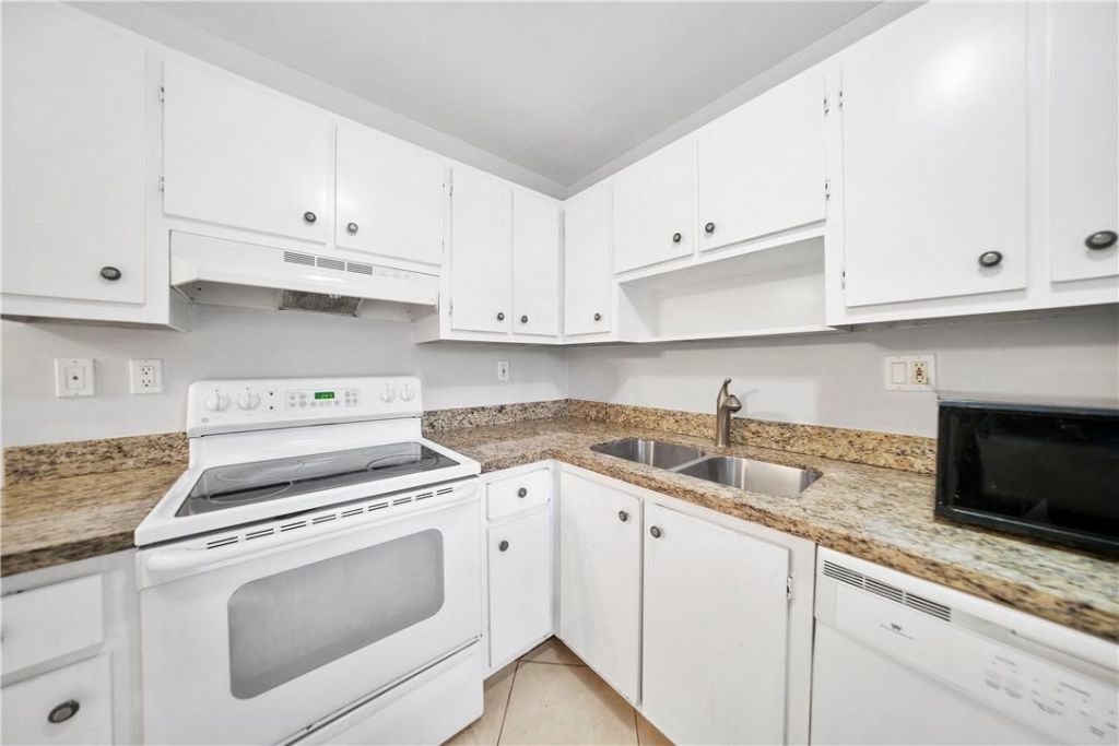 503 Gardens Drive, Unit 202, Pompano Beach, FL 33069 Photo