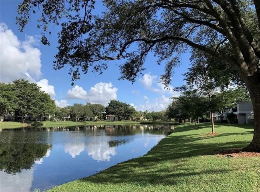 503 Gardens Drive, Unit 202, Pompano Beach, FL 33069 Photo