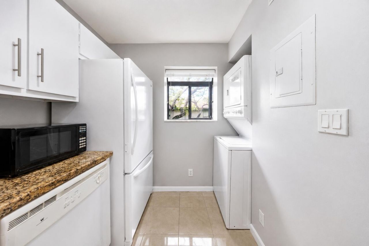 503 Gardens Drive, Unit 202, Pompano Beach, FL 33069 Photo