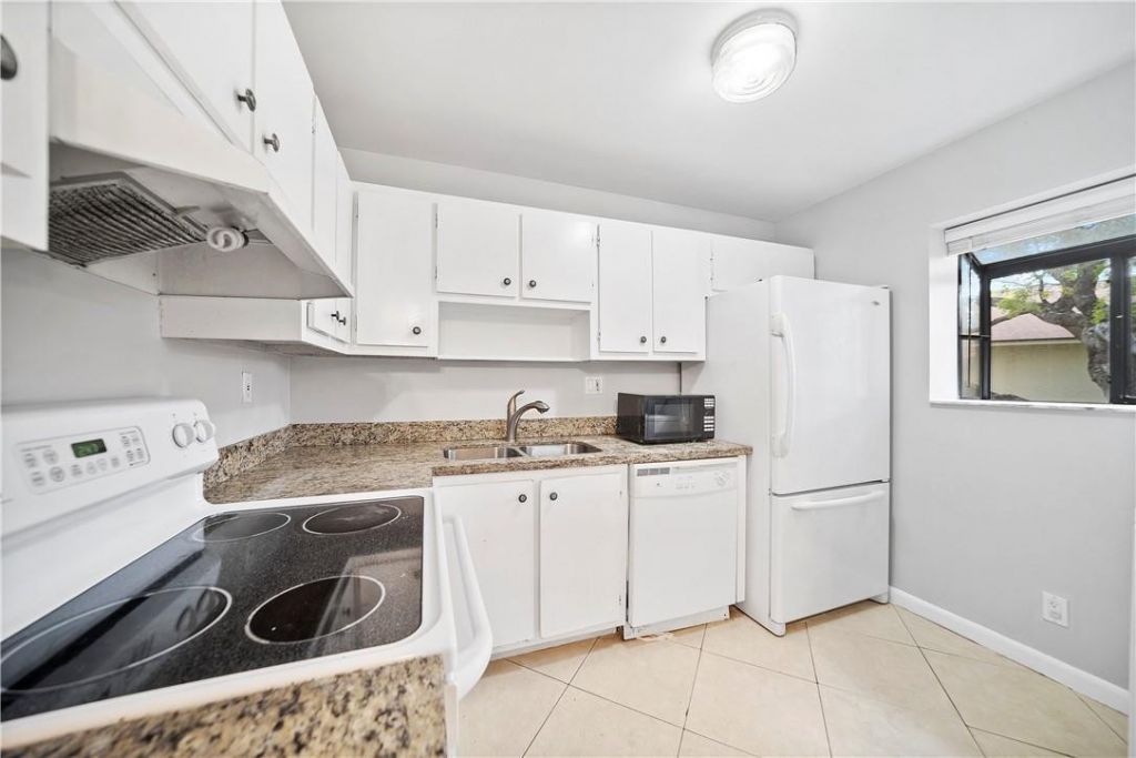 503 Gardens Drive, Unit 202, Pompano Beach, FL 33069 Photo