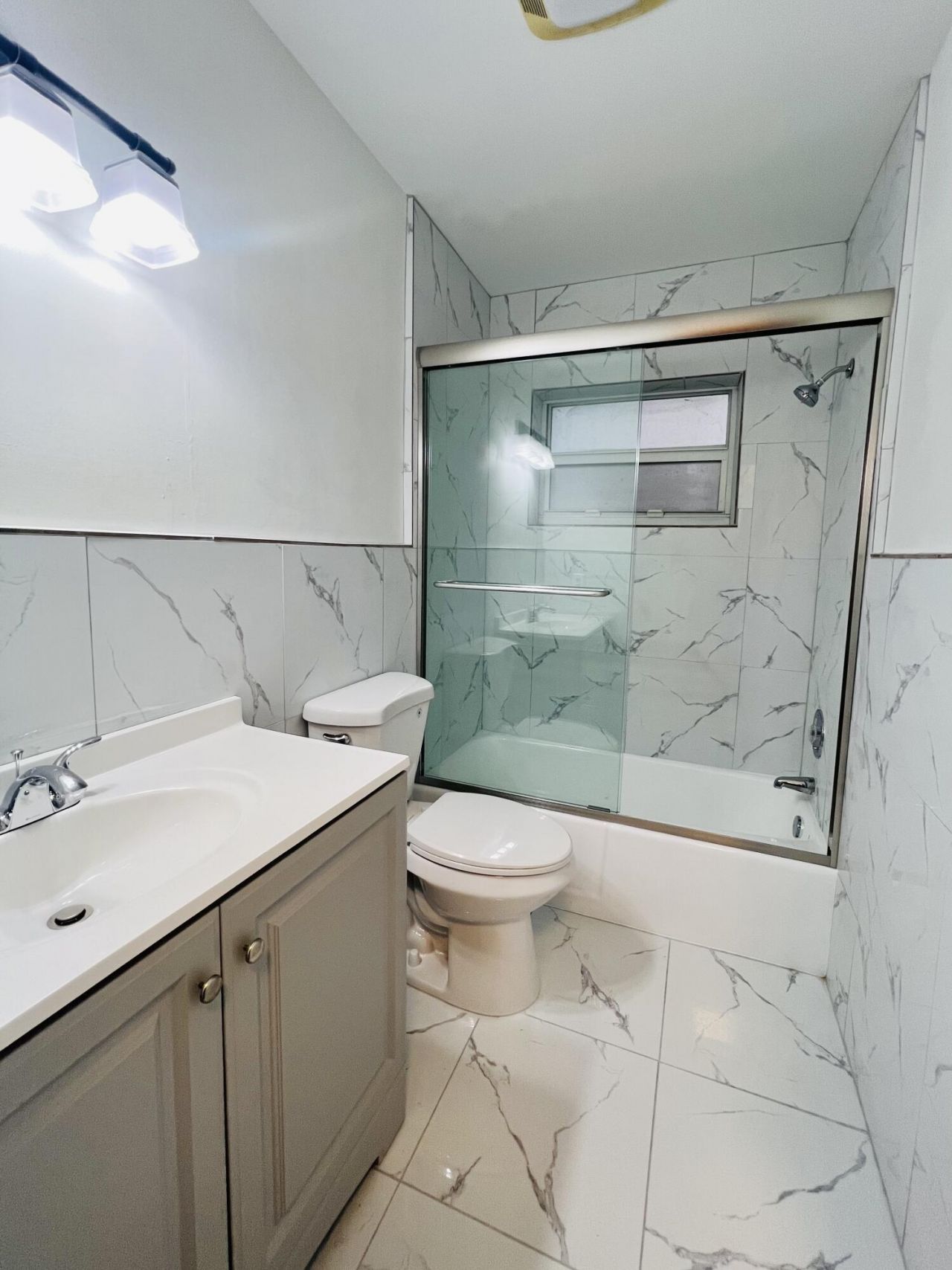 2404 NE 33rd Avenue, Unit 12, Fort Lauderdale, FL 33305 Photo