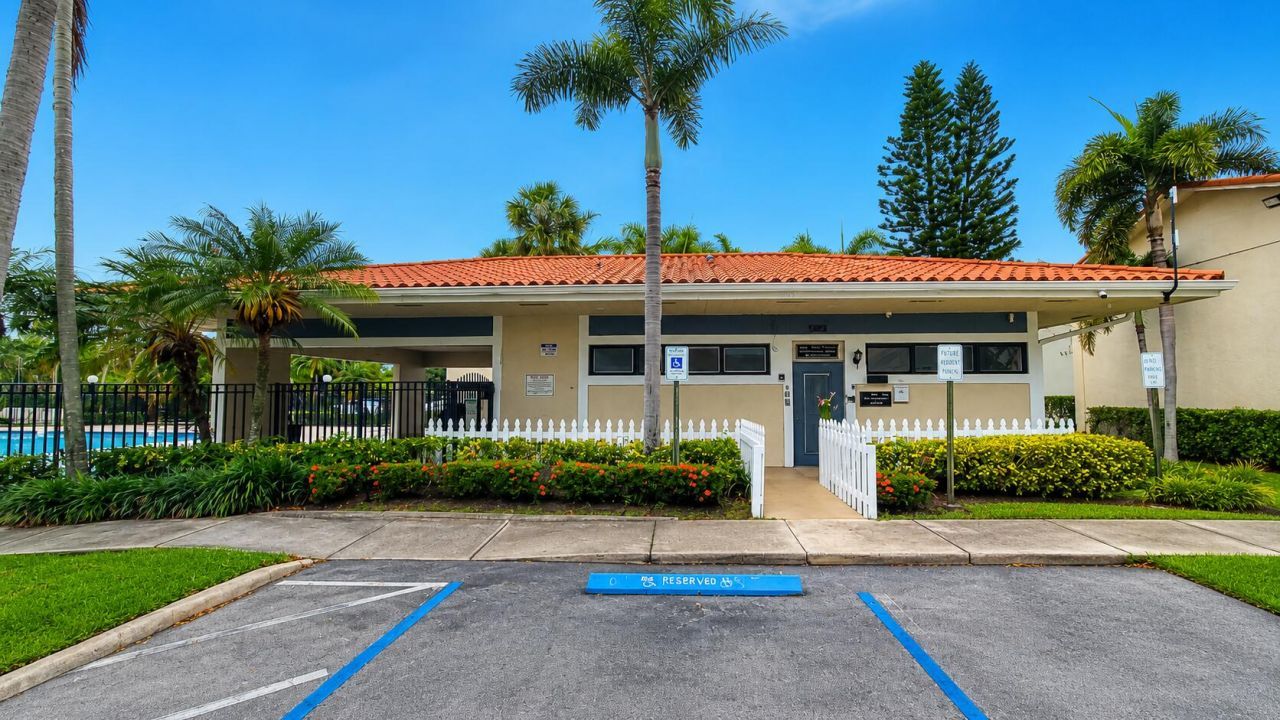 1463 Lake Crystal Drive, Unit G, West Palm Beach, FL 33411 Photo