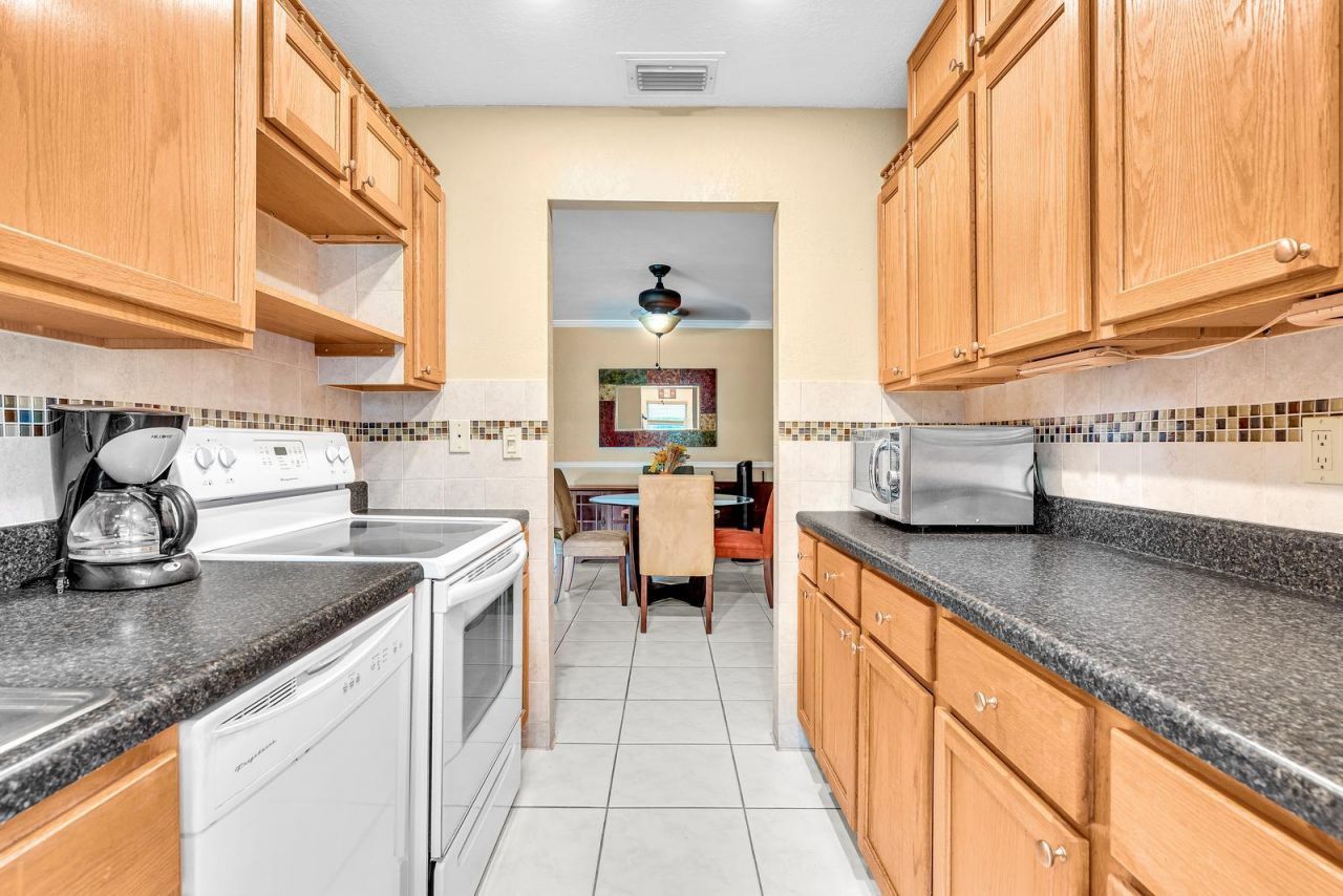 840 N High Point Blvd Boulevard N, Unit B, Delray Beach, FL 33445 Photo