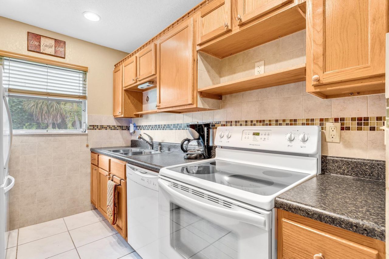 840 N High Point Blvd Boulevard N, Unit B, Delray Beach, FL 33445 Photo