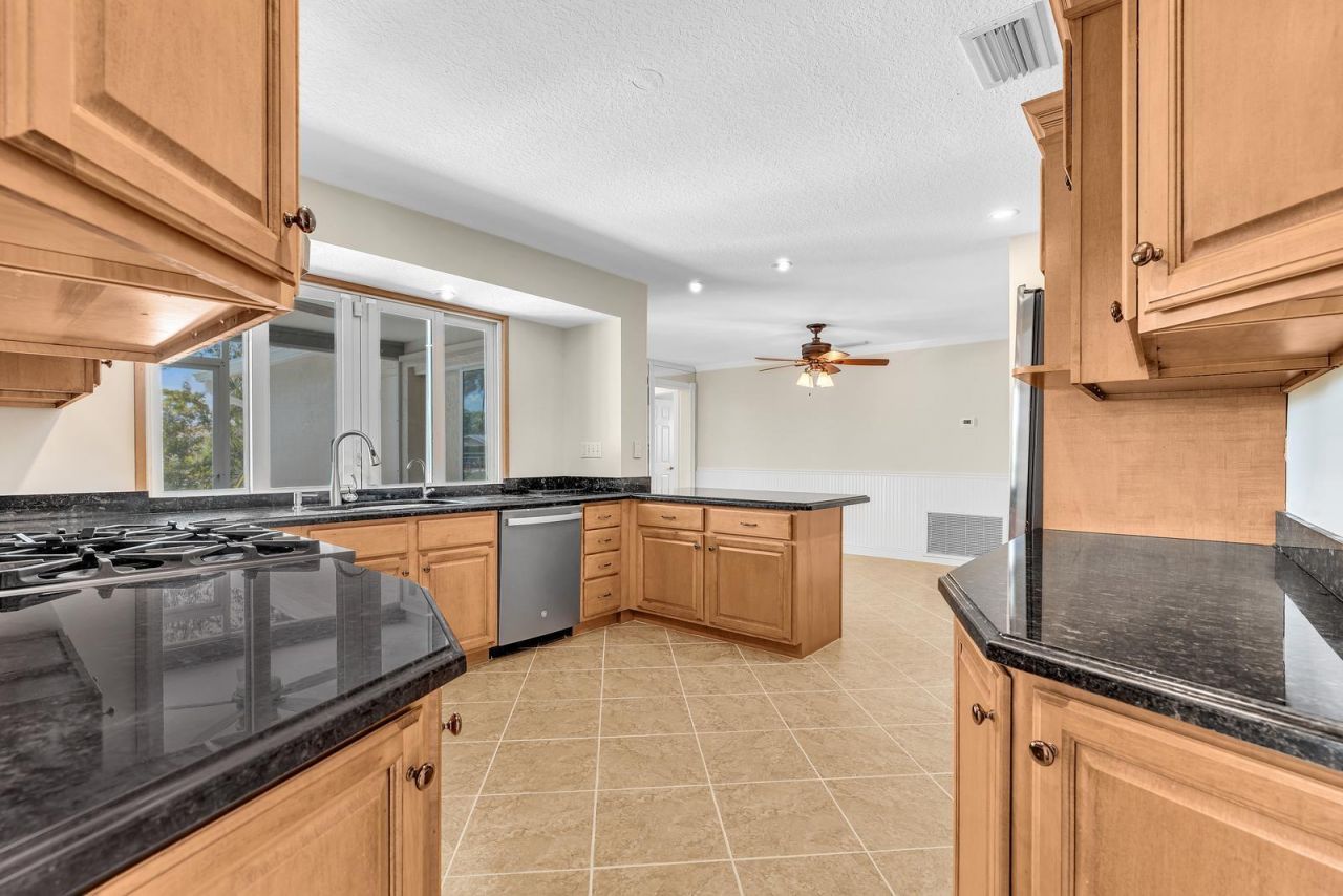 2411 NW 87th Avenue, Sunrise, FL 33322 Photo