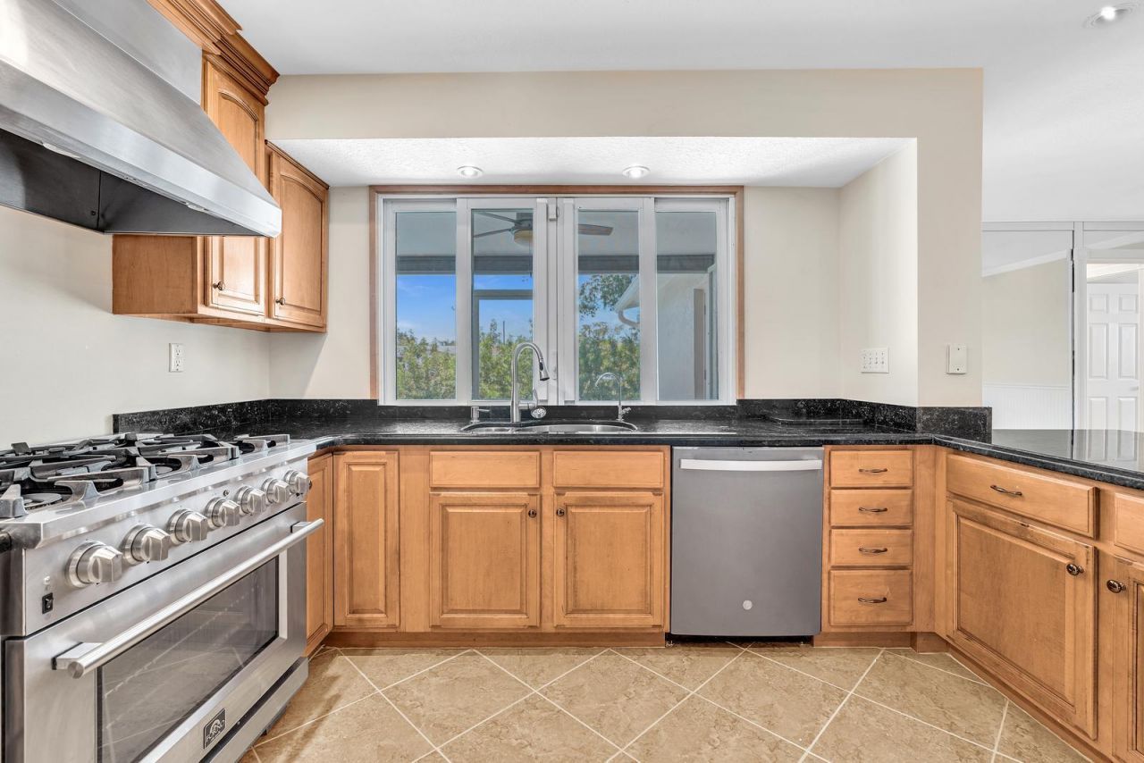 2411 NW 87th Avenue, Sunrise, FL 33322 Photo