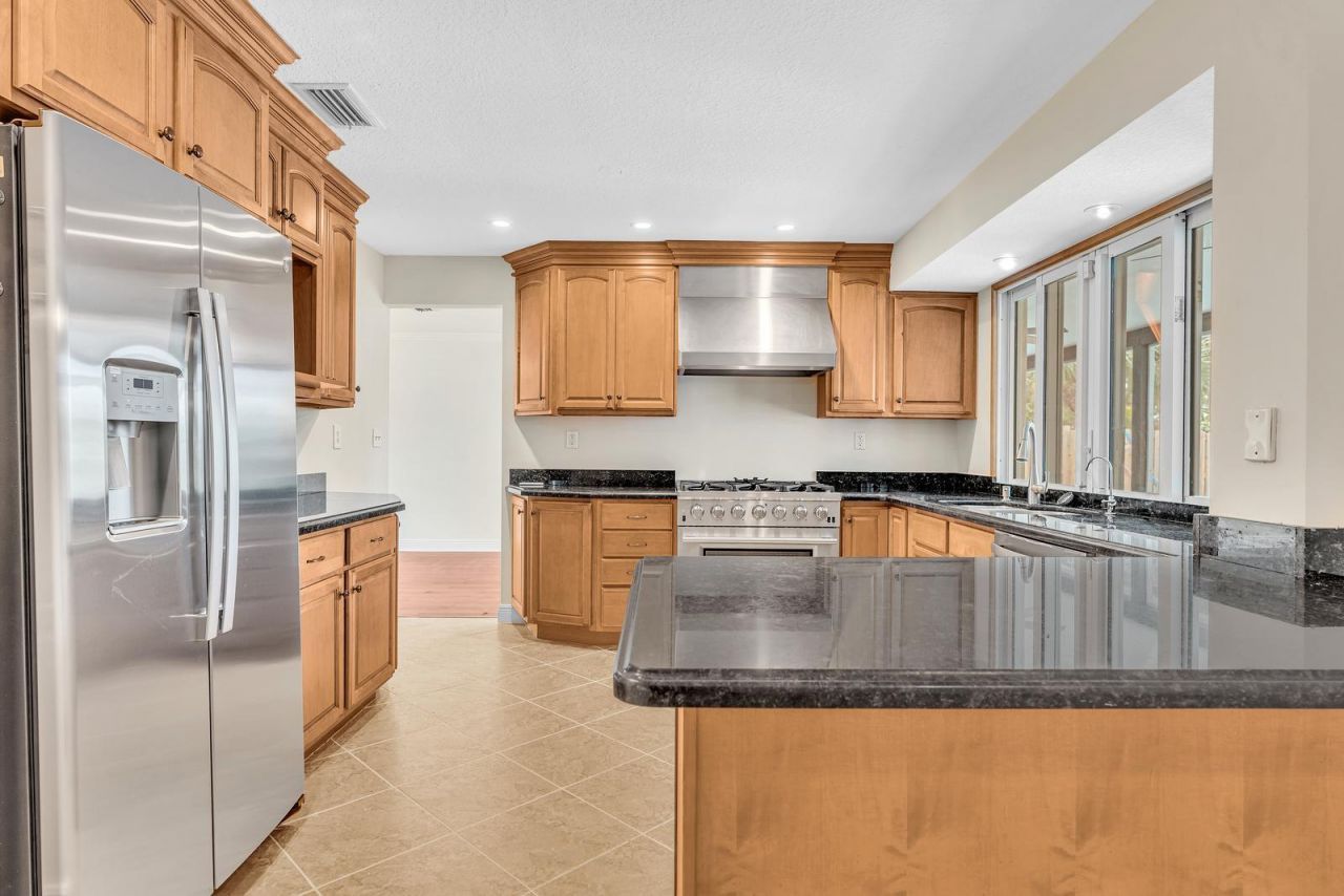 2411 NW 87th Avenue, Sunrise, FL 33322 Photo