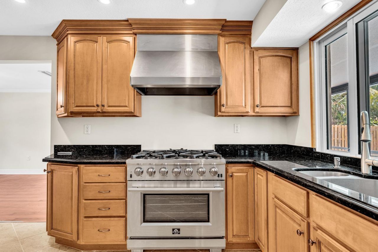 2411 NW 87th Avenue, Sunrise, FL 33322 Photo
