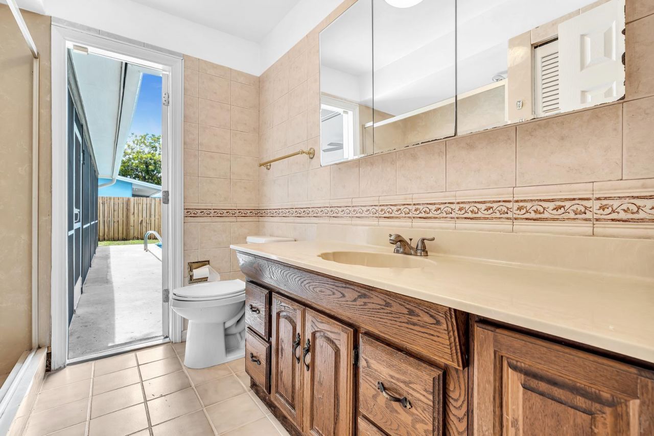 2411 NW 87th Avenue, Sunrise, FL 33322 Photo