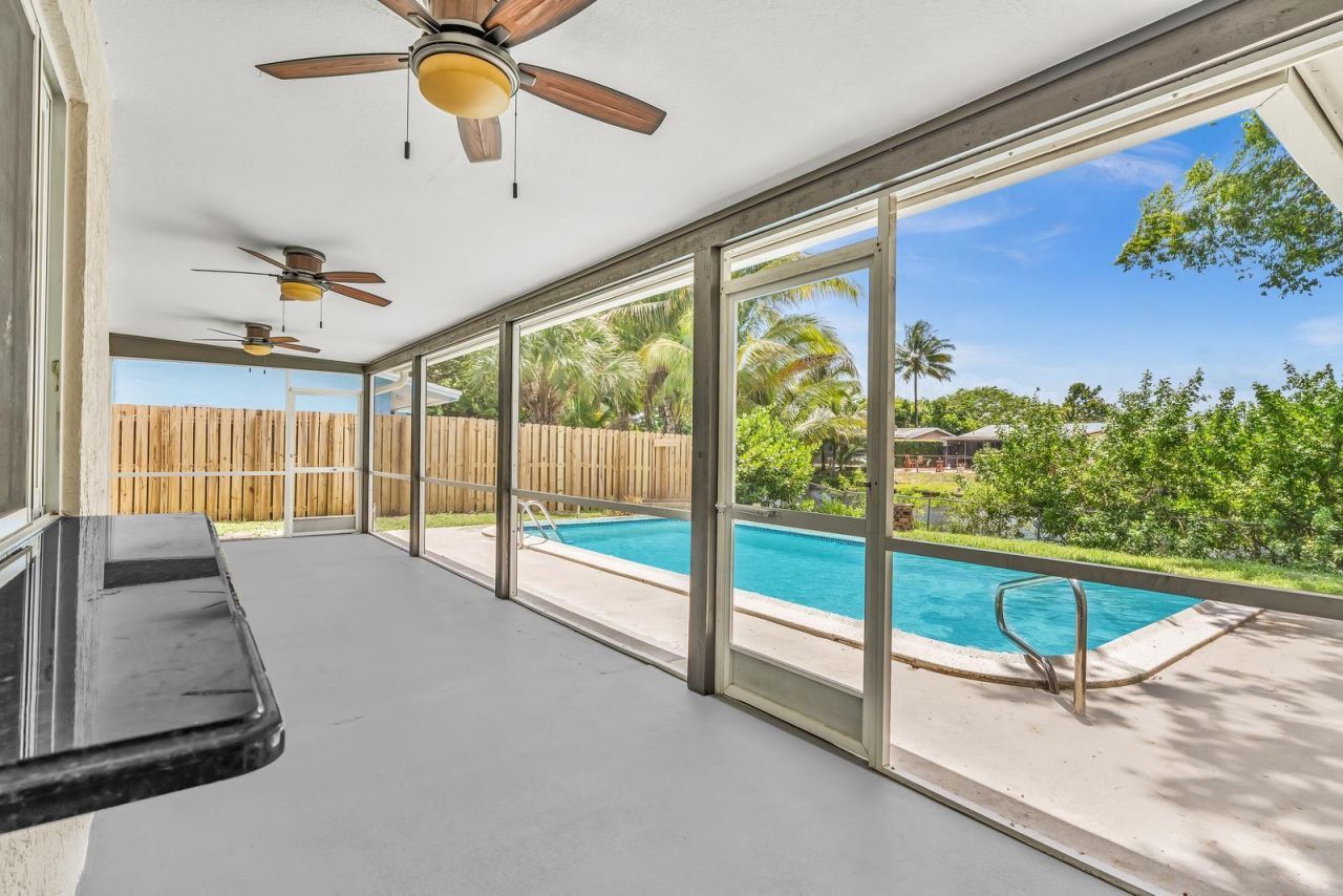 2411 NW 87th Avenue, Sunrise, FL 33322 Photo