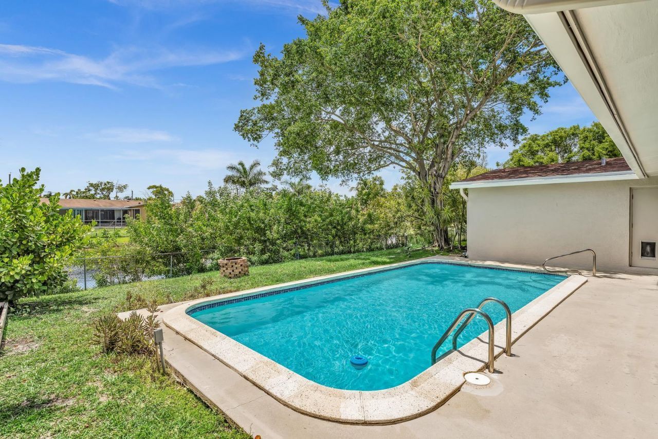 2411 NW 87th Avenue, Sunrise, FL 33322 Photo