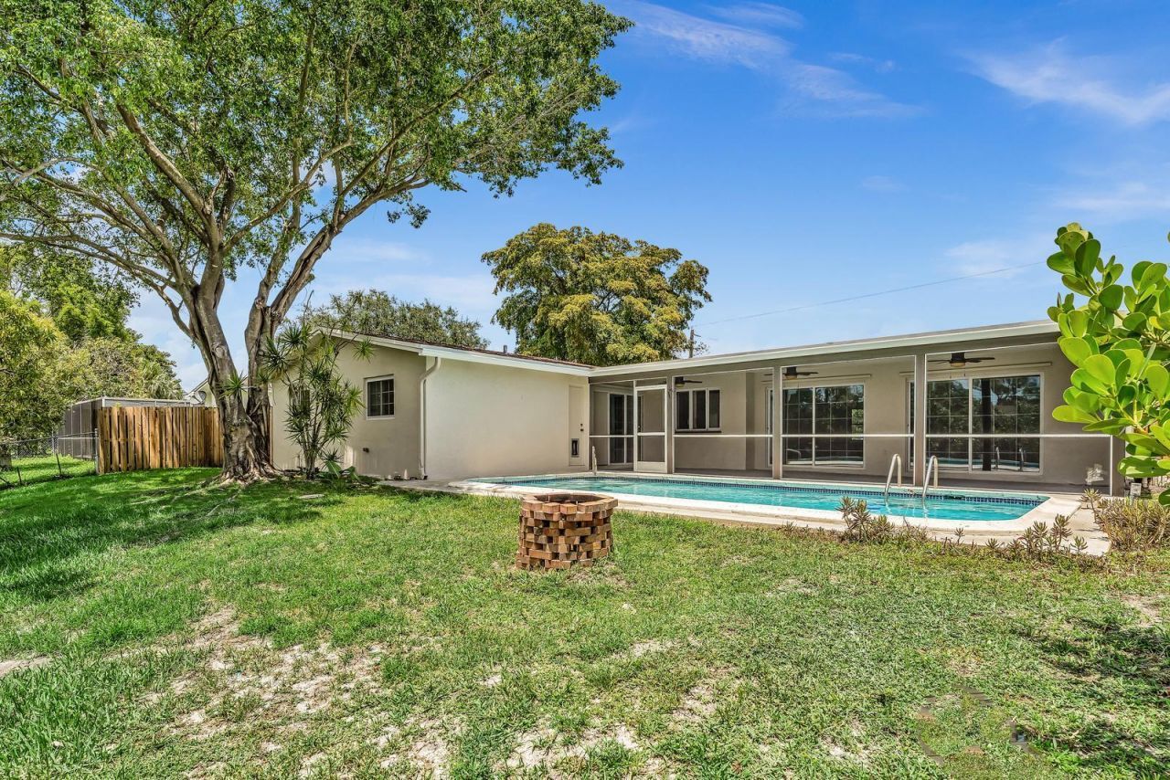 2411 NW 87th Avenue, Sunrise, FL 33322 Photo