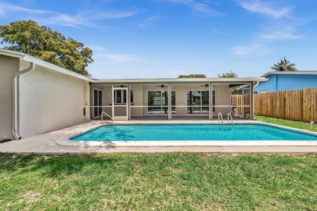 2411 NW 87th Avenue, Sunrise, FL 33322 Photo