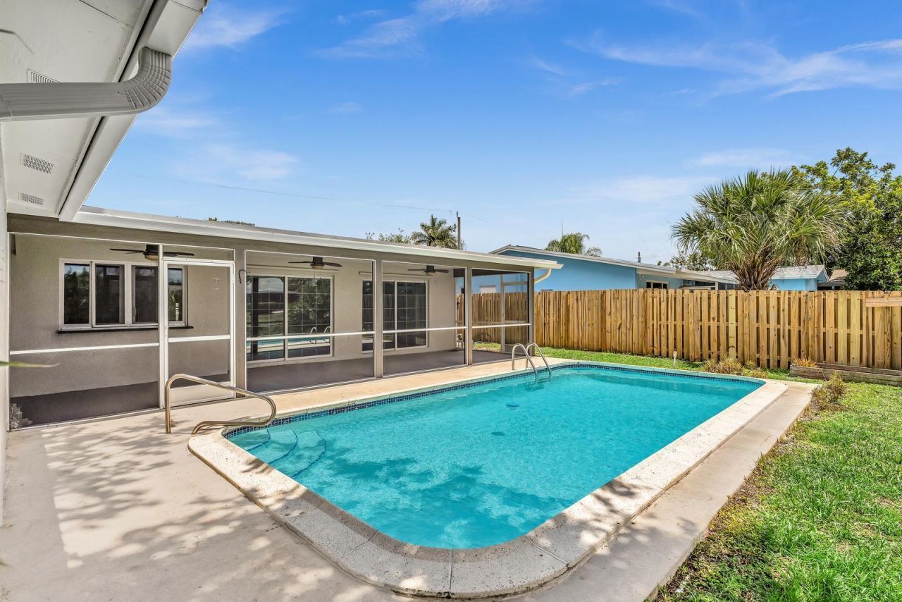 2411 NW 87th Avenue, Sunrise, FL 33322 Photo