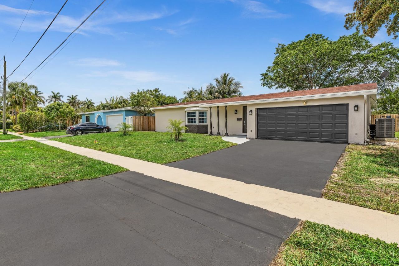 2411 NW 87th Avenue, Sunrise, FL 33322 Photo