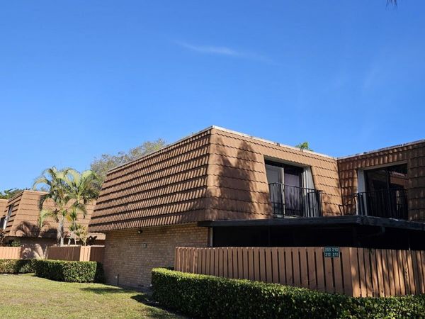 209 Charter Way, West Palm Beach, FL 33407