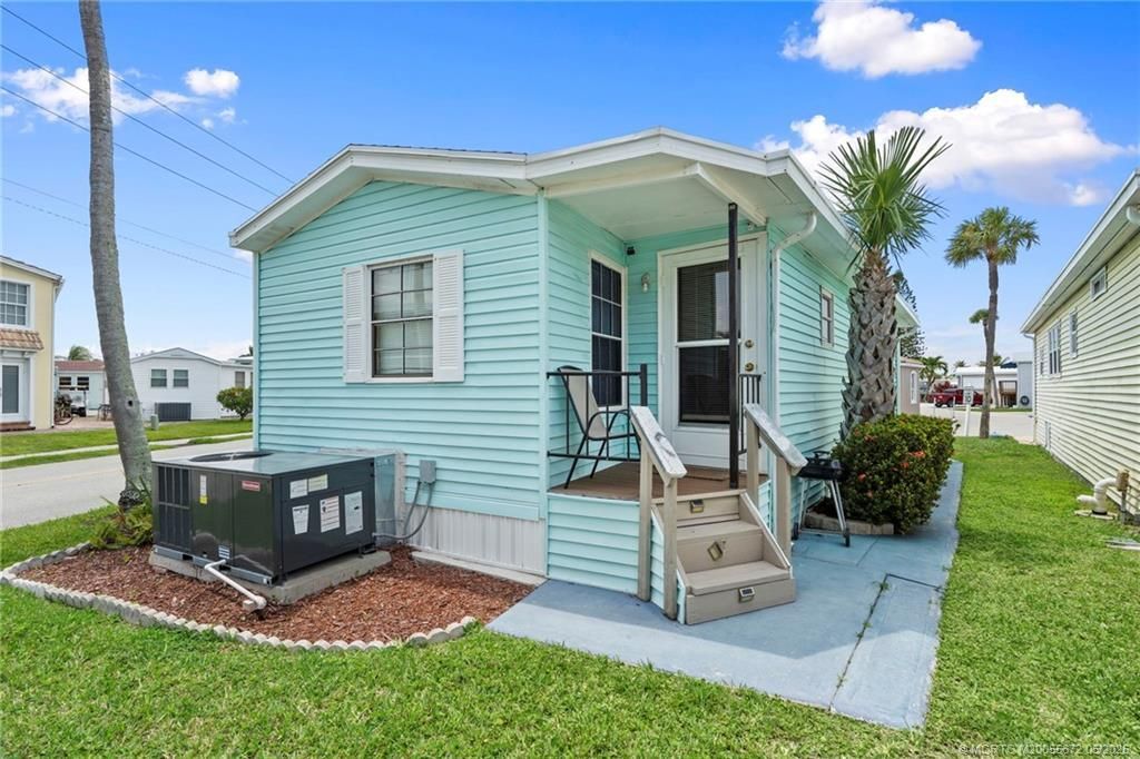 692 Nettles Boulevard, Jensen Beach, FL 34957 Photo