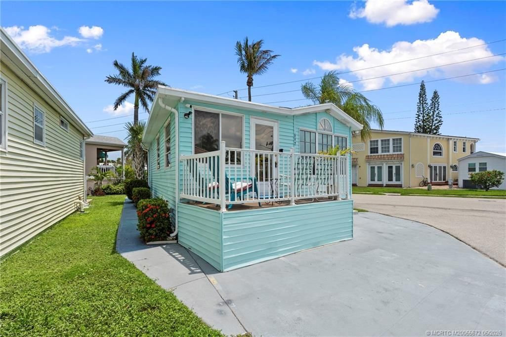 692 Nettles Boulevard, Jensen Beach, FL 34957 Photo