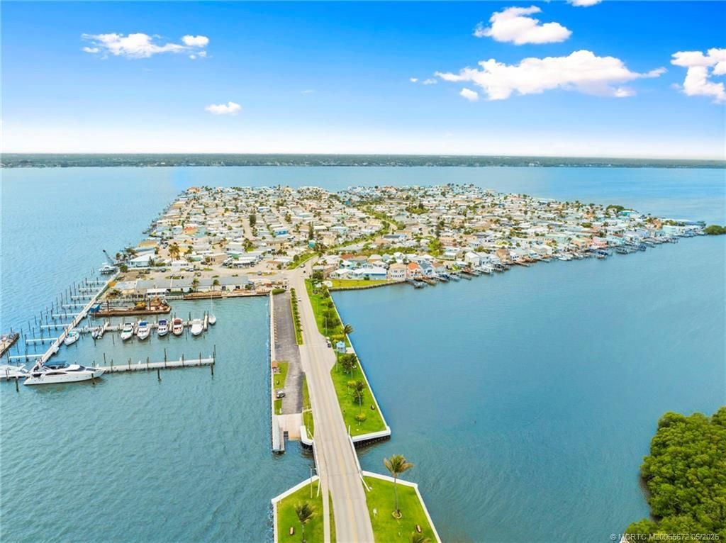 692 Nettles Boulevard, Jensen Beach, FL 34957 Photo