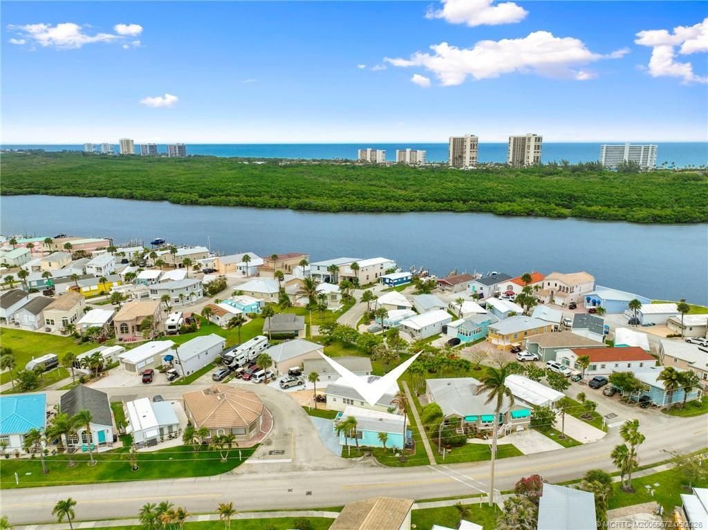 692 Nettles Boulevard, Jensen Beach, FL 34957 Photo