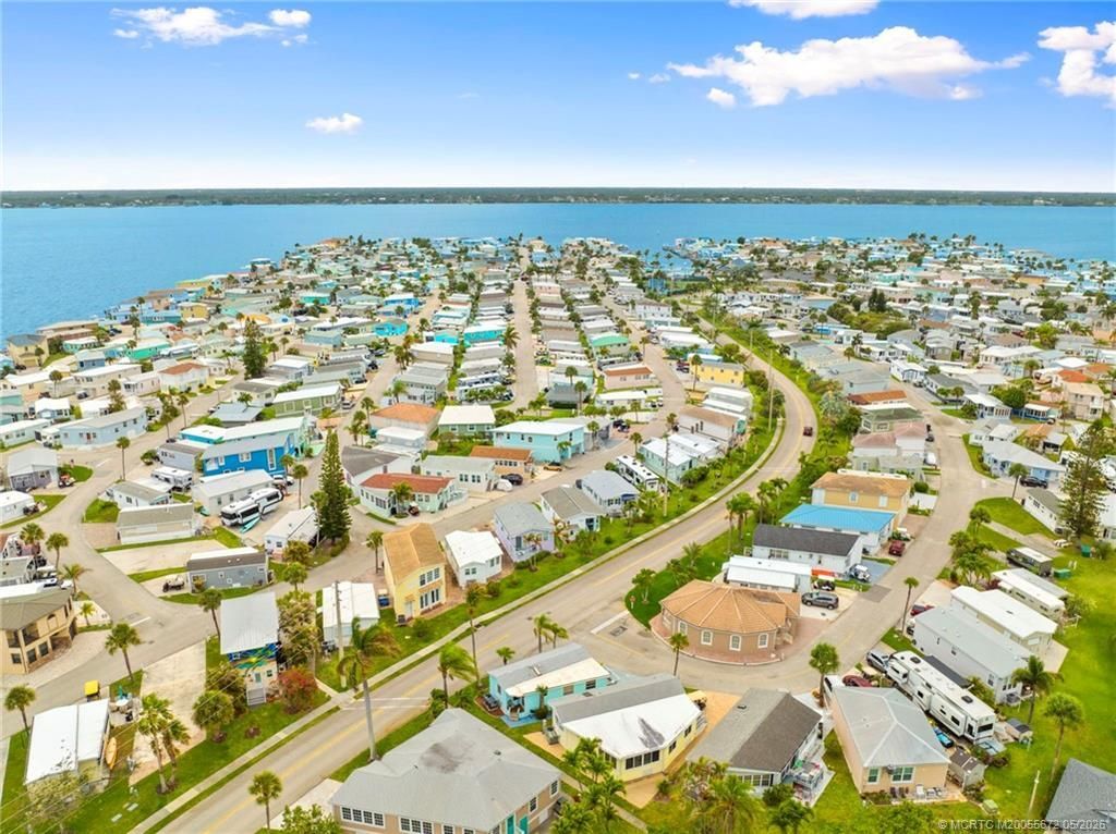 692 Nettles Boulevard, Jensen Beach, FL 34957 Photo