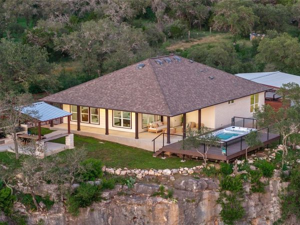 1104 Cliffview DR, Spicewood, TX 78669