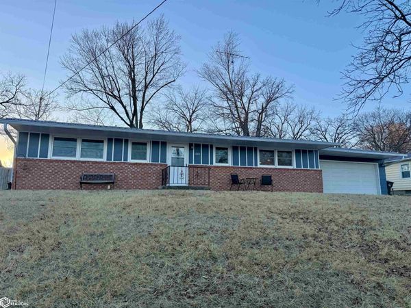 1003 N 1St Street, Oskaloosa, IA 52577
