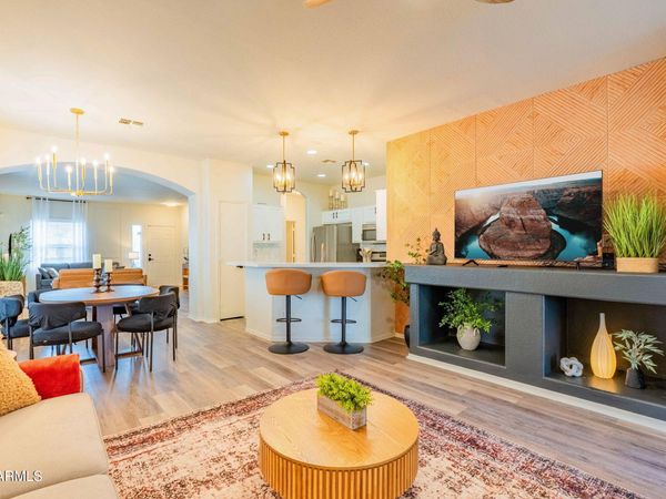 3674 S JOSHUA TREE Lane, Gilbert, AZ 85297