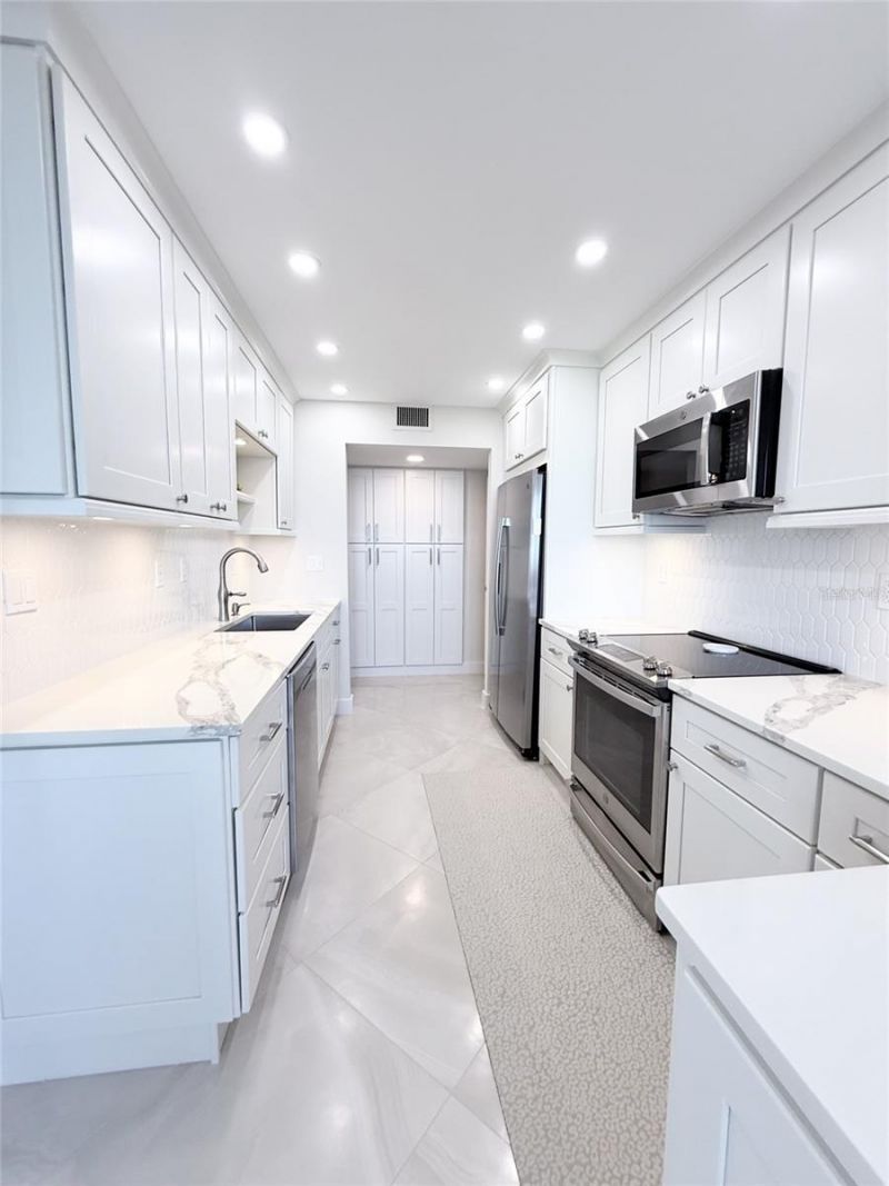 1050 Longboat Club Road, Unit 803, Longboat Key, FL 34228 Photo