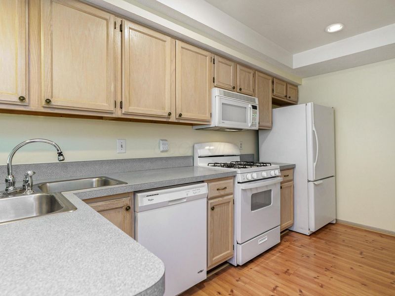 3832 Falls Circle Drive, Unit 22, Hilliard, OH 43026 Photo 10