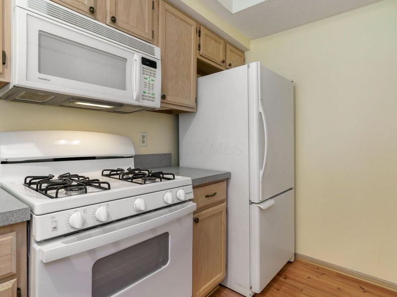 3832 Falls Circle Drive, Unit 22, Hilliard, OH 43026 Photo 11