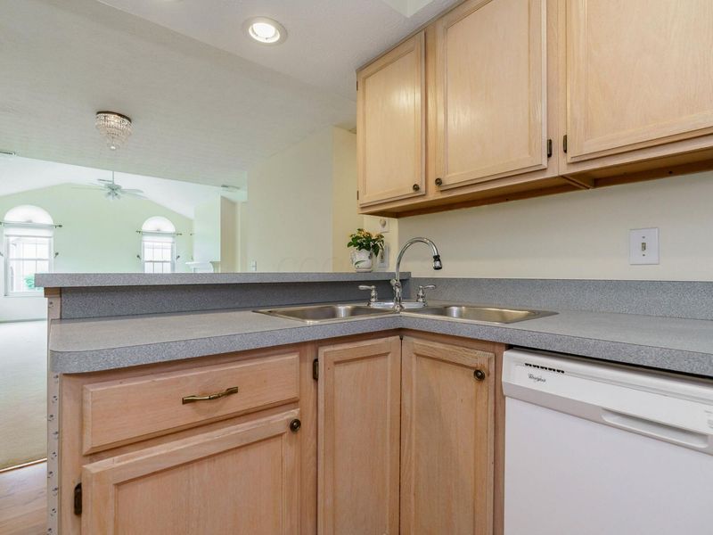 3832 Falls Circle Drive, Unit 22, Hilliard, OH 43026 Photo 14