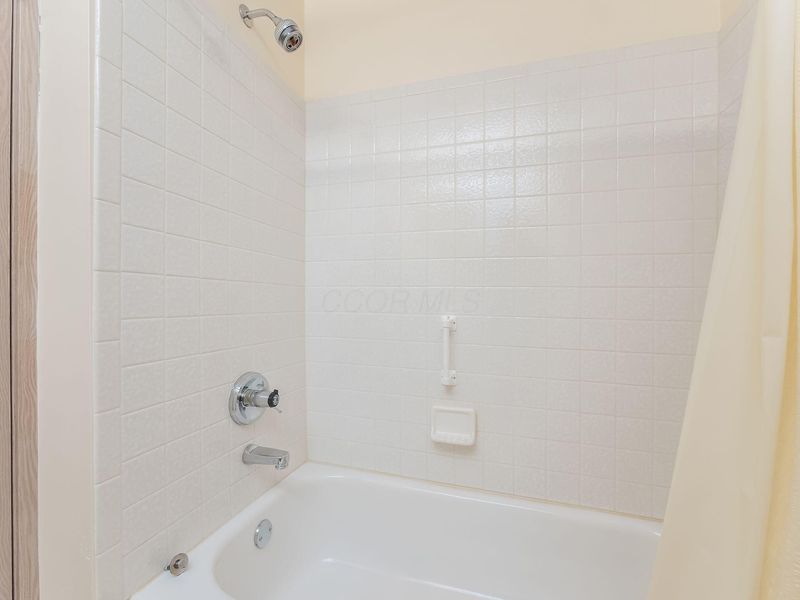 3832 Falls Circle Drive, Unit 22, Hilliard, OH 43026 Photo 28
