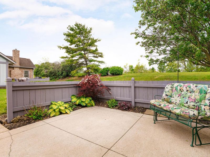 3832 Falls Circle Drive, Unit 22, Hilliard, OH 43026 Photo 3