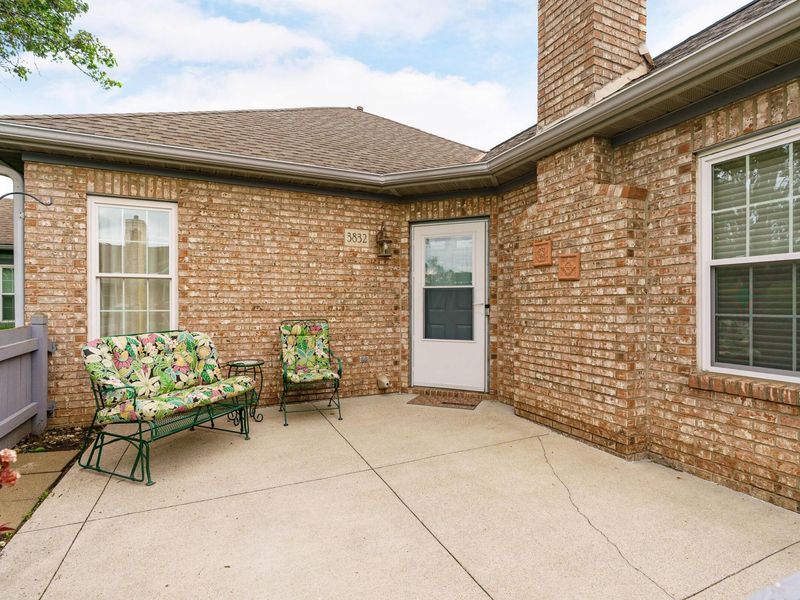 3832 Falls Circle Drive, Unit 22, Hilliard, OH 43026 Photo 4