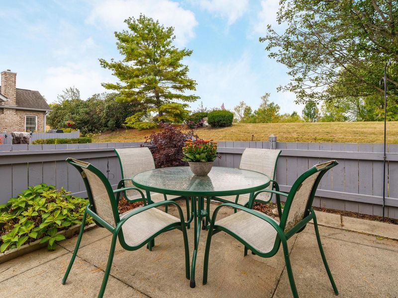 3832 Falls Circle Drive, Unit 22, Hilliard, OH 43026 Photo 5