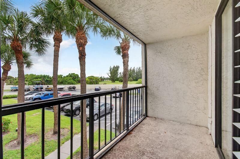 752 Executive Center Drive, Unit 24, West Palm Beach, FL 33401 Photo