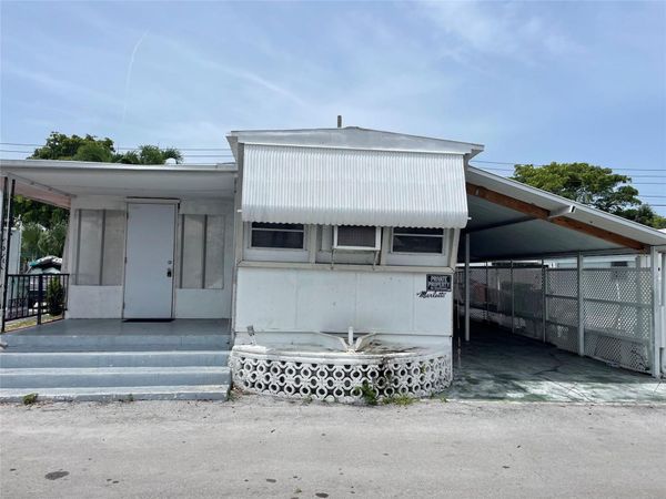820 SW 1st Place, Hallandale Beach, FL 33009