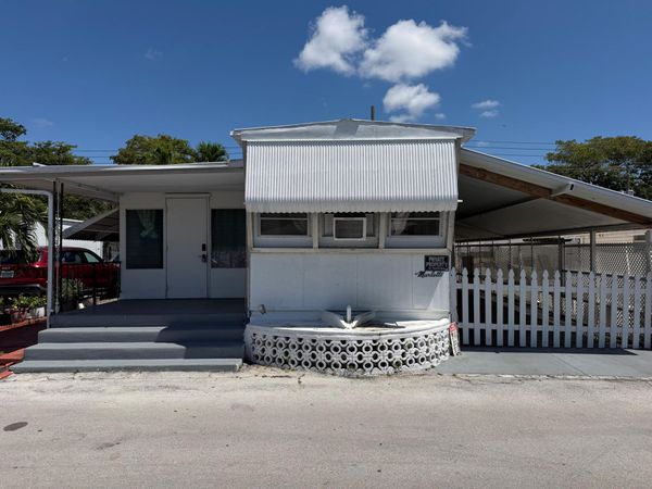 820 SW 1st Place, Hallandale Beach, FL 33009