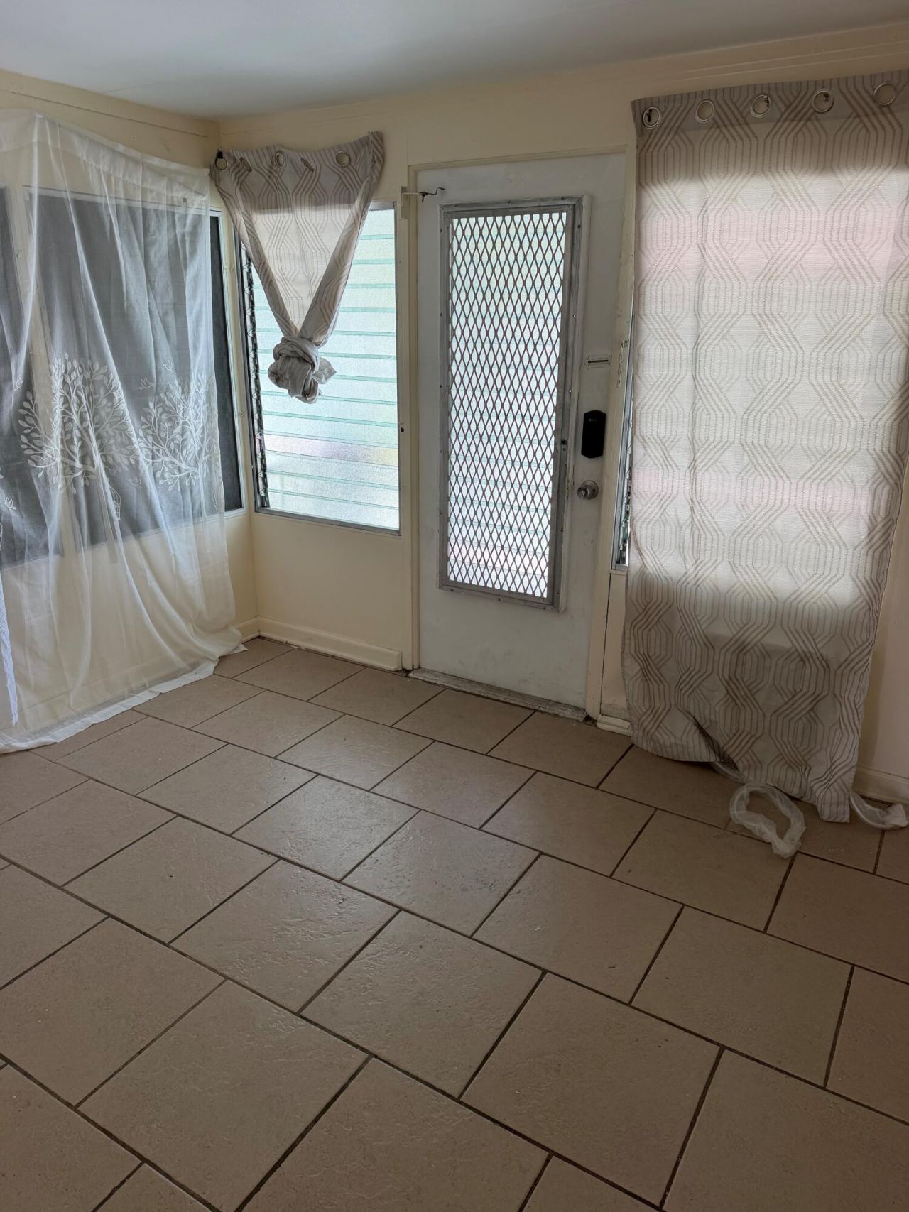 820 SW 1st Place, Hallandale Beach, FL 33009 Photo