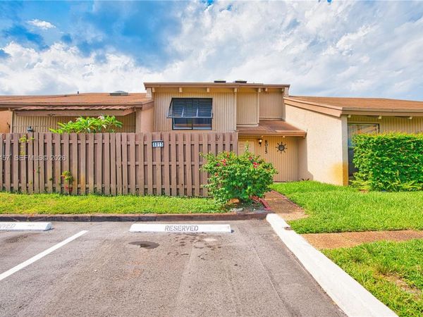 8015 SW 21st Ct, Davie, FL 33324
