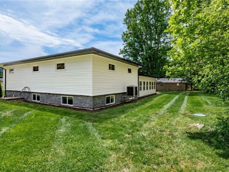 3185 Corvus Drive , Zanesville, OH 43701 Photo 5