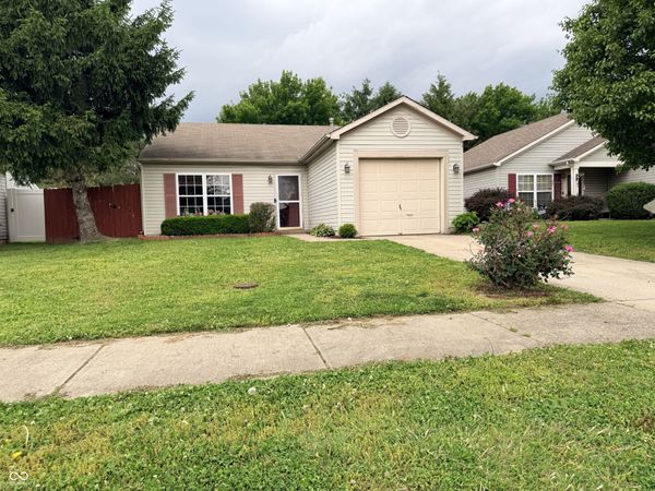 1098 Williamsburg Way , Indianapolis, IN 46234