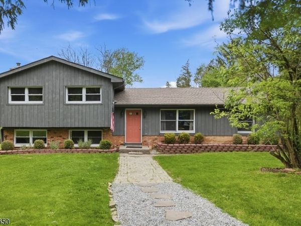 3 Lew May Dr, Andover, NJ 07860