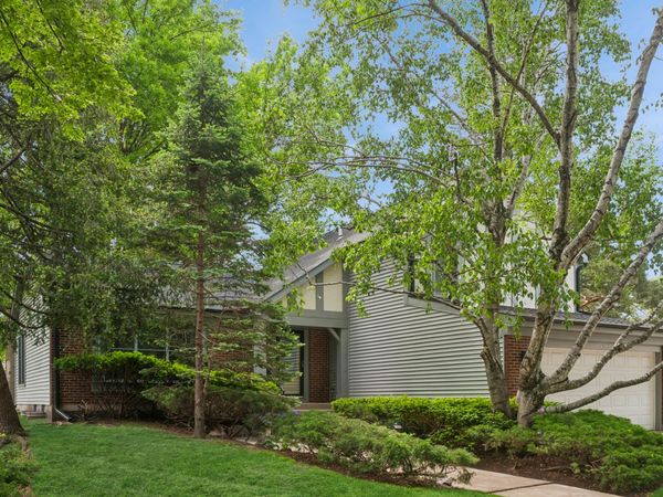 499 Highland Grove Drive, Buffalo Grove, IL 60089