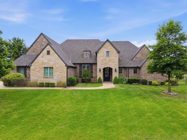 19746 E 70th Street North, Owasso, OK 74055