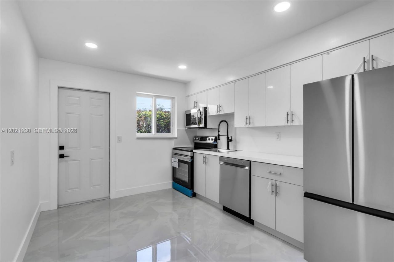 821 SW 7th Ave , Unit 2, Hallandale Beach, FL 33009 Photo